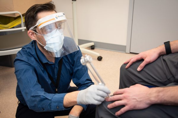 Des nouvelles études au Neuro sur la SP examinent une avenue prometteuse pour ralentir la progression de la maladie